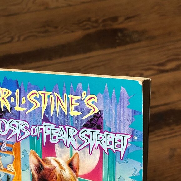 Ghosts of Fear Street: Night of the Werecat by: R.L. Stine, paperback book - Picture 6 of 6